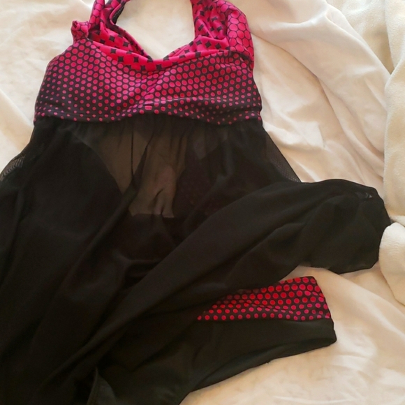 NWOT Unique flattering two piece - Picture 2 of 2